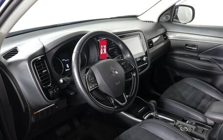 Mitsubishi Outlander III рестайлинг 3, 2021 год, 2 797 000 рублей, 10 фотография