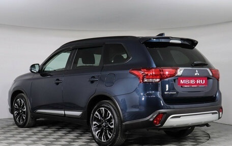 Mitsubishi Outlander III рестайлинг 3, 2021 год, 2 797 000 рублей, 8 фотография