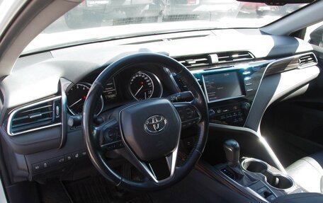 Toyota Camry, 2018 год, 2 450 000 рублей, 6 фотография