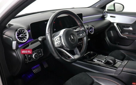 Mercedes-Benz A-Класс, 2019 год, 2 477 000 рублей, 10 фотография