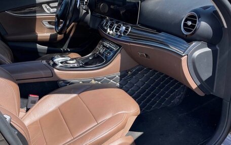 Mercedes-Benz E-Класс, 2017 год, 3 000 000 рублей, 9 фотография