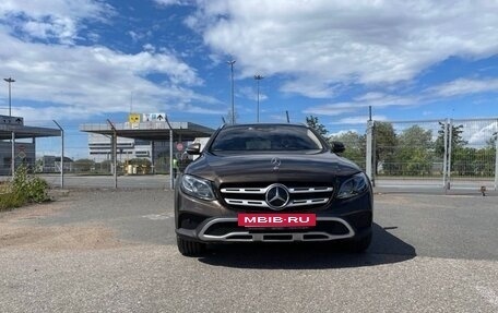 Mercedes-Benz E-Класс, 2017 год, 3 000 000 рублей, 2 фотография