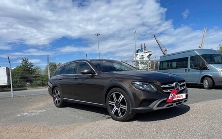 Mercedes-Benz E-Класс, 2017 год, 3 000 000 рублей, 3 фотография