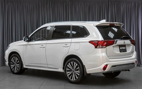 Mitsubishi Outlander III рестайлинг 3, 2022 год, 3 479 000 рублей, 2 фотография