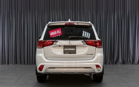 Mitsubishi Outlander III рестайлинг 3, 2022 год, 3 479 000 рублей, 4 фотография