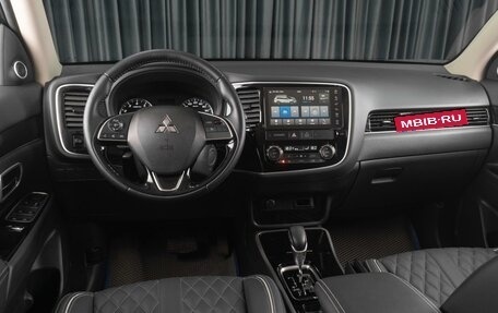 Mitsubishi Outlander III рестайлинг 3, 2022 год, 3 479 000 рублей, 6 фотография