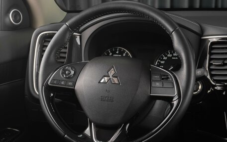Mitsubishi Outlander III рестайлинг 3, 2022 год, 3 479 000 рублей, 20 фотография