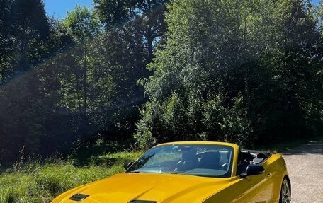 Ford Mustang VI рестайлинг, 2021 год, 3 450 000 рублей, 2 фотография