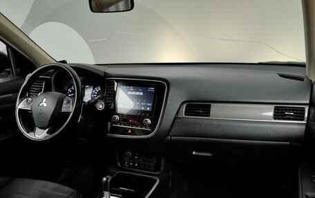 Mitsubishi Outlander III рестайлинг 3, 2022 год, 2 134 000 рублей, 13 фотография