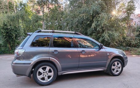Mitsubishi Outlander III рестайлинг 3, 2005 год, 600 000 рублей, 2 фотография