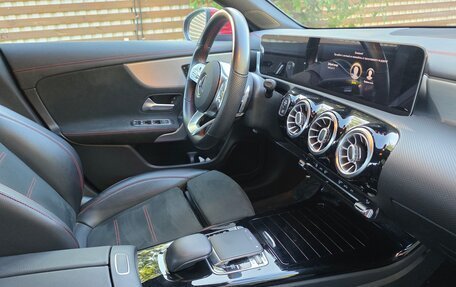 Mercedes-Benz CLA, 2019 год, 2 700 000 рублей, 15 фотография