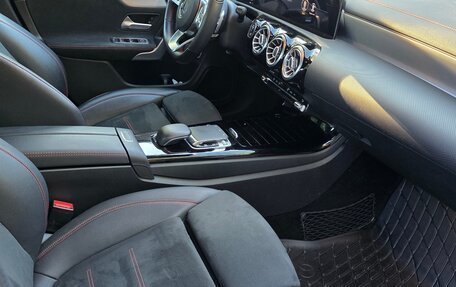 Mercedes-Benz CLA, 2019 год, 2 700 000 рублей, 14 фотография