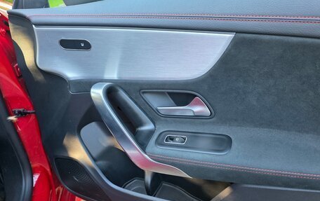 Mercedes-Benz CLA, 2019 год, 2 700 000 рублей, 13 фотография