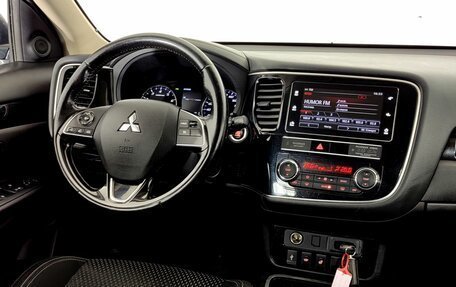 Mitsubishi Outlander III рестайлинг 3, 2019 год, 1 925 000 рублей, 10 фотография