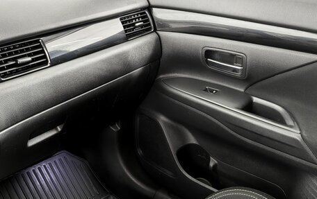 Mitsubishi Outlander III рестайлинг 3, 2019 год, 1 925 000 рублей, 12 фотография