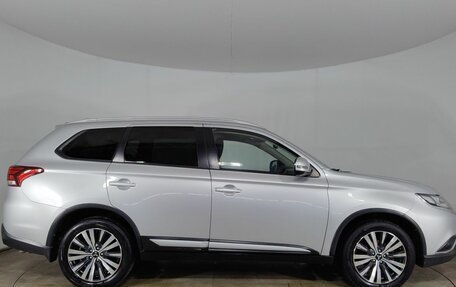 Mitsubishi Outlander III рестайлинг 3, 2019 год, 1 925 000 рублей, 7 фотография
