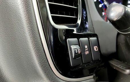 Mitsubishi Outlander III рестайлинг 3, 2019 год, 1 925 000 рублей, 15 фотография