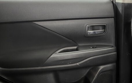 Mitsubishi Outlander III рестайлинг 3, 2019 год, 1 925 000 рублей, 16 фотография