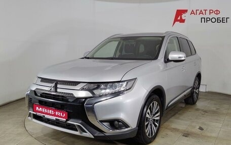 Mitsubishi Outlander III рестайлинг 3, 2019 год, 1 925 000 рублей, 2 фотография