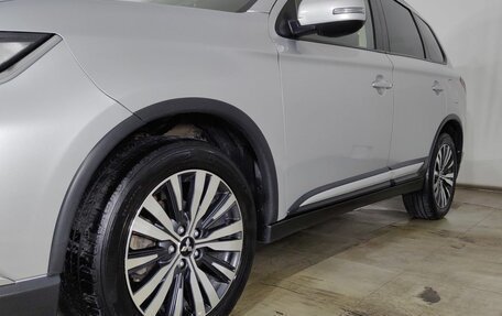 Mitsubishi Outlander III рестайлинг 3, 2019 год, 1 925 000 рублей, 23 фотография