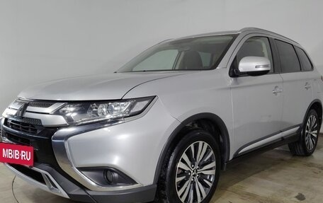 Mitsubishi Outlander III рестайлинг 3, 2019 год, 1 925 000 рублей, 21 фотография