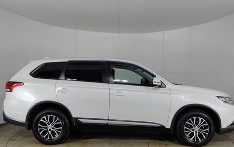 Mitsubishi Outlander III рестайлинг 3, 2017 год, 2 050 000 рублей, 8 фотография