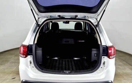 Mitsubishi Outlander III рестайлинг 3, 2017 год, 2 050 000 рублей, 9 фотография