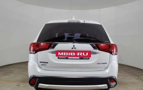 Mitsubishi Outlander III рестайлинг 3, 2017 год, 2 050 000 рублей, 6 фотография