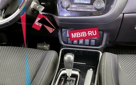 Mitsubishi Outlander III рестайлинг 3, 2017 год, 2 050 000 рублей, 12 фотография