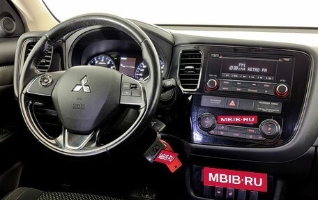Mitsubishi Outlander III рестайлинг 3, 2017 год, 2 050 000 рублей, 11 фотография