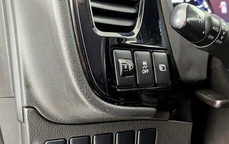Mitsubishi Outlander III рестайлинг 3, 2017 год, 2 050 000 рублей, 18 фотография
