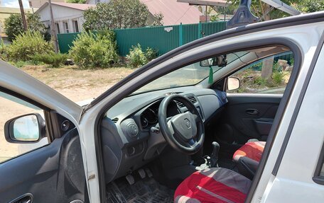 Renault Logan II, 2017 год, 860 000 рублей, 5 фотография