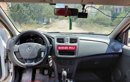 Renault Logan II, 2017 год, 860 000 рублей, 3 фотография