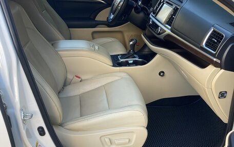 Toyota Highlander III, 2014 год, 2 720 000 рублей, 34 фотография