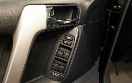 Toyota Land Cruiser Prado 150 рестайлинг 2, 2012 год, 2 995 000 рублей, 32 фотография