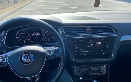 Volkswagen Tiguan II, 2018 год, 3 000 000 рублей, 4 фотография