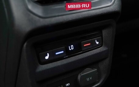 Volkswagen Tiguan II, 2018 год, 3 098 055 рублей, 16 фотография