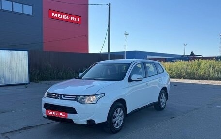 Mitsubishi Outlander III рестайлинг 3, 2013 год, 950 000 рублей, 1 фотография