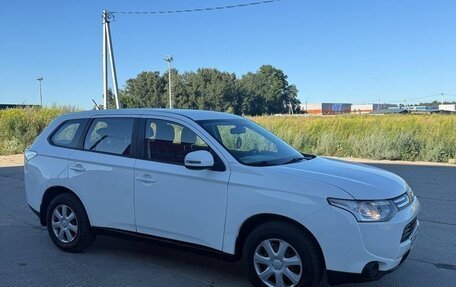 Mitsubishi Outlander III рестайлинг 3, 2013 год, 950 000 рублей, 2 фотография