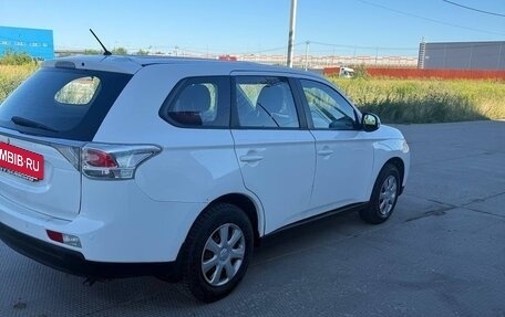 Mitsubishi Outlander III рестайлинг 3, 2013 год, 950 000 рублей, 4 фотография