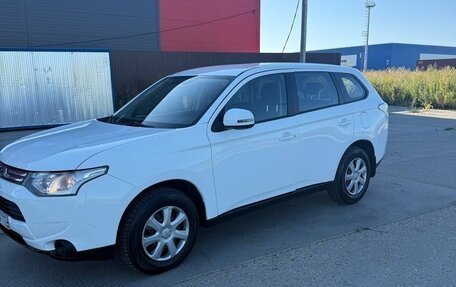Mitsubishi Outlander III рестайлинг 3, 2013 год, 950 000 рублей, 5 фотография