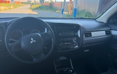 Mitsubishi Outlander III рестайлинг 3, 2013 год, 950 000 рублей, 12 фотография