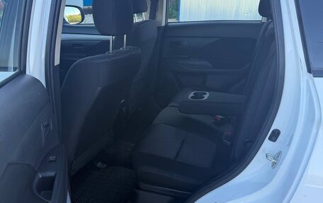 Mitsubishi Outlander III рестайлинг 3, 2013 год, 950 000 рублей, 17 фотография