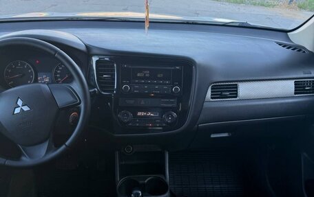 Mitsubishi Outlander III рестайлинг 3, 2013 год, 950 000 рублей, 13 фотография