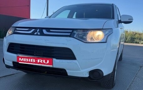Mitsubishi Outlander III рестайлинг 3, 2013 год, 950 000 рублей, 11 фотография