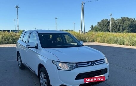 Mitsubishi Outlander III рестайлинг 3, 2013 год, 950 000 рублей, 6 фотография