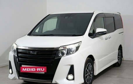 Toyota Noah III, 2016 год, 1 800 000 рублей, 2 фотография
