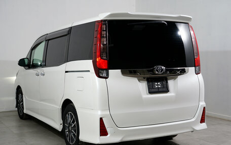 Toyota Noah III, 2016 год, 1 800 000 рублей, 8 фотография