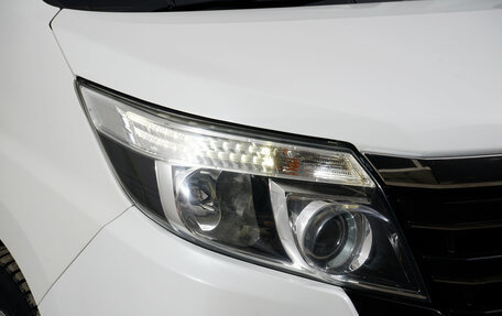 Toyota Noah III, 2016 год, 1 800 000 рублей, 5 фотография
