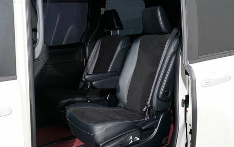 Toyota Noah III, 2016 год, 1 800 000 рублей, 11 фотография